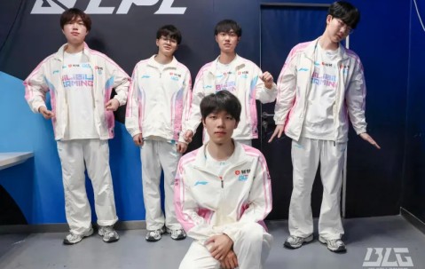 开云-BLG官方发布对战WBG组内赛赛场合照：再求存进