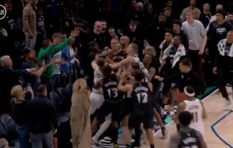 kaiyun-NBA官方：约基奇因冲突被罚款5万美元，兰德尔被罚款3.5万